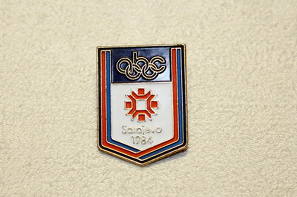 1984Sarajevo Winter Olympic Games Commemorative Badge