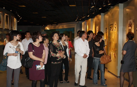 天津市滨海新区2012年文化管理干部培训班学员到馆参观
