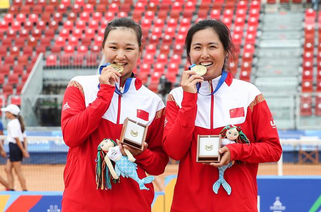 【历史上的今天】中国网球女双大运会摘金
